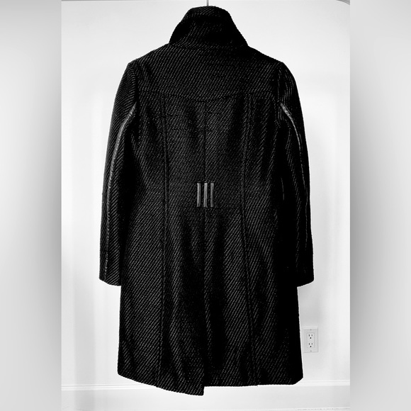 Lady Dutch Outerwear - Picture 2 of 8